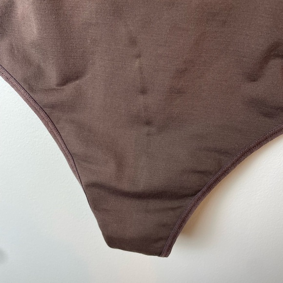Skims Women’s Brown Thong Bodysuit Size 4x Shapewear - Picture 4 of 6
